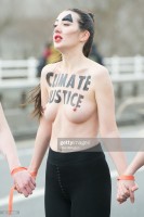 Голый протест активисток Femen