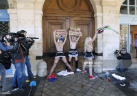 Активистки Femen во Франции