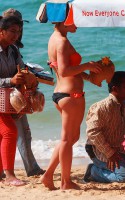 Мясистые девушки на пляже
