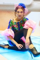 девушка olympus позирует на выставке фотофорум 2012