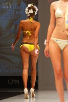 Девушка в бикини на показе CPM 2014