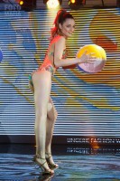 Модели в купальниках на показе Lingerie Fashion Weekend 2016