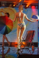 Модели в купальниках на показе Lingerie Fashion Weekend 2016