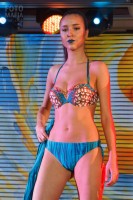 Девушка в купальнике на показе Lingerie Fashion Weekend