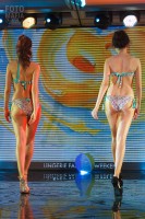 Девушка в купальнике на показе Lingerie Fashion Weekend
