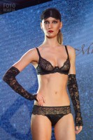 Модель на показе нижнего белья Lingerie Fashion Weekend 2016