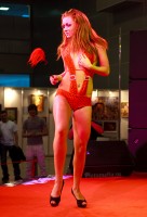 рыжая девушка показ hustler x'show 2011