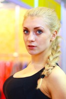 девушка на выставке текстильлегпром 2012