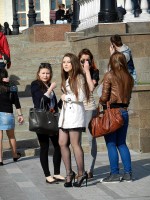фотоохота на девушек на Манежной площади