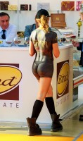 голая девушка на выставке world food 2012